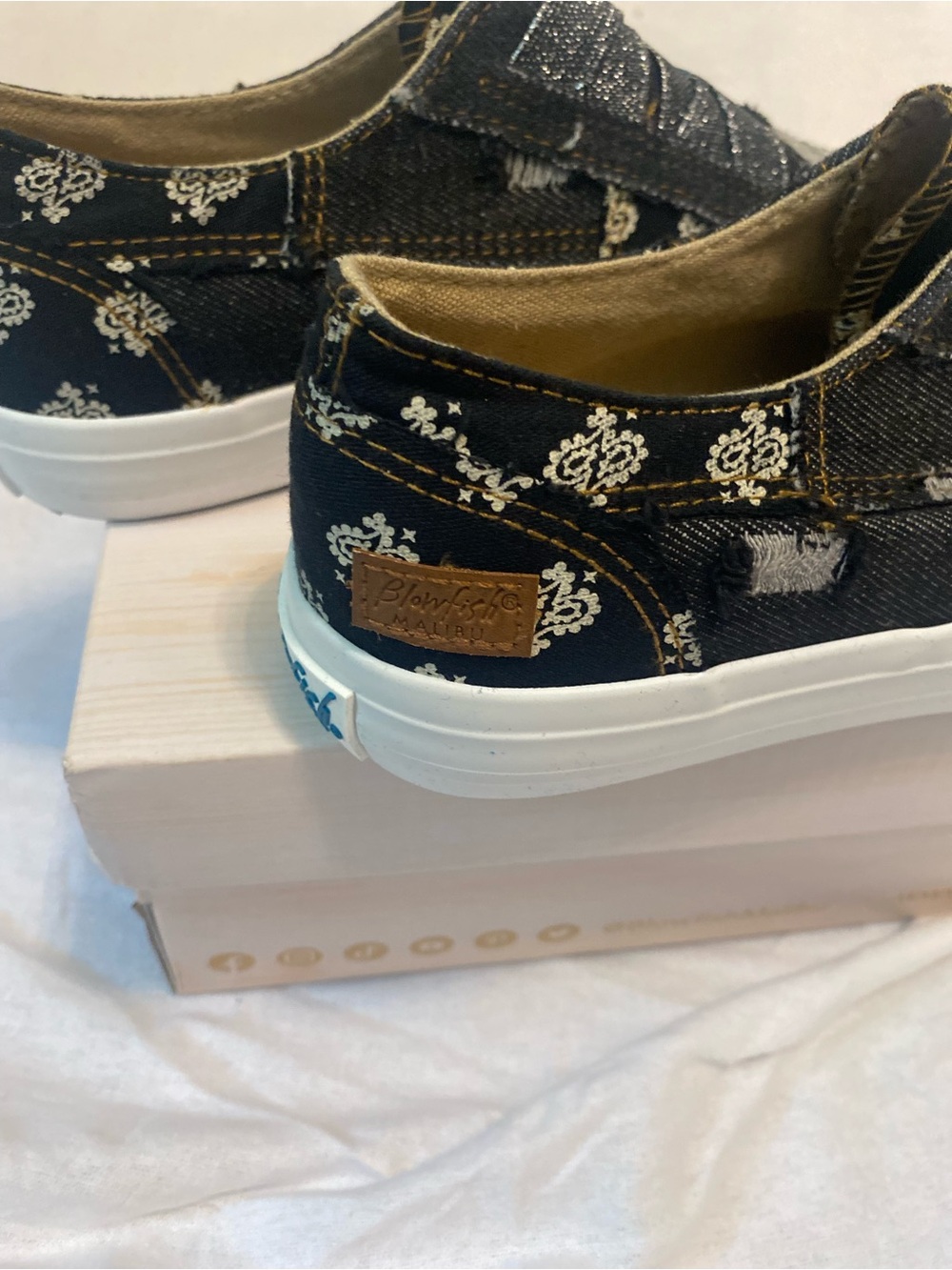 Blowfish Malibu Marley Black Denim Patterned Distressed Metallic Slip-Ons 7.5 - Picture 2 of 10